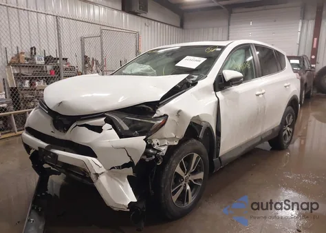 2018 Toyota Rav4 Xle z USA, uszkodzony, nr VIN 2T3RFREV3JW819838